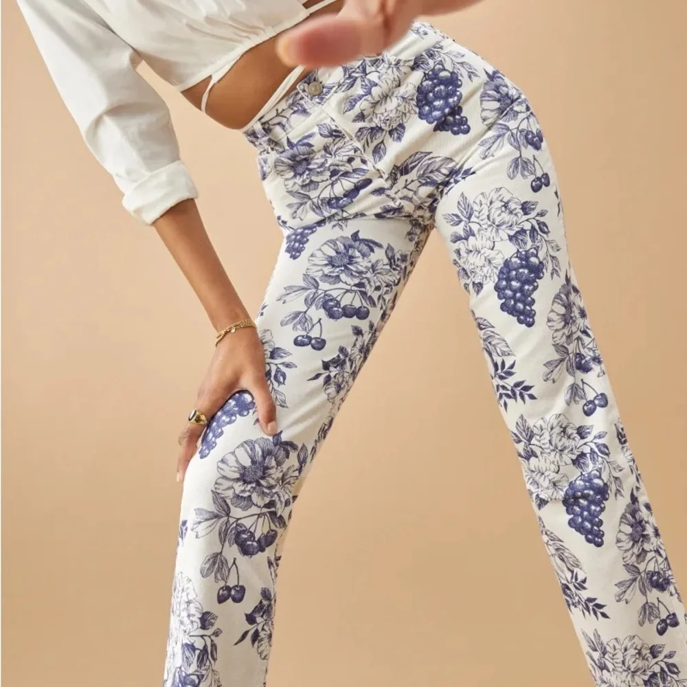 Reformation Cynthia Toile high rise straight jeans in Monaco - Picture 2 of 11